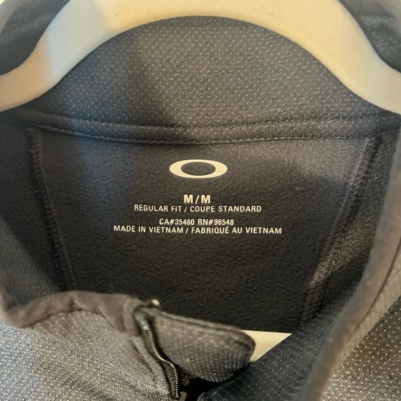 Black Oakley Pullover Medium - Picture 3 of 3